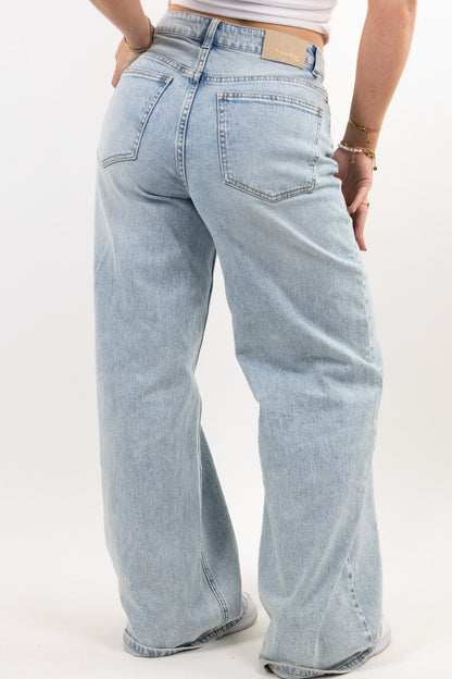 Aurora – Wide-Leg Jeans with Front Drawstrings